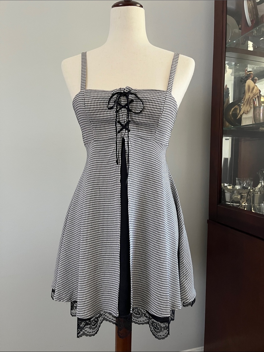 Vintage knapp Studio Black & White Lace-Trim Mini Dress with Corset Tie